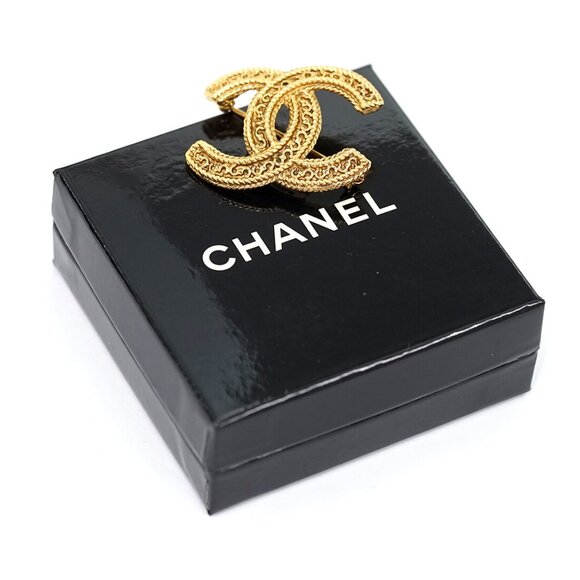 CHANEL CC Logo Vintage Brooch Gold Tone Pin Auth w/Box q1141-2 - Picture 15 of 15